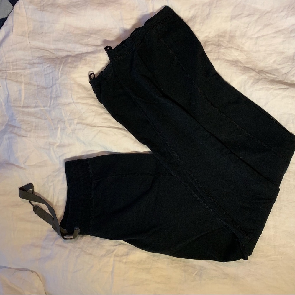 Super comfy old school lululemon sweat pants!